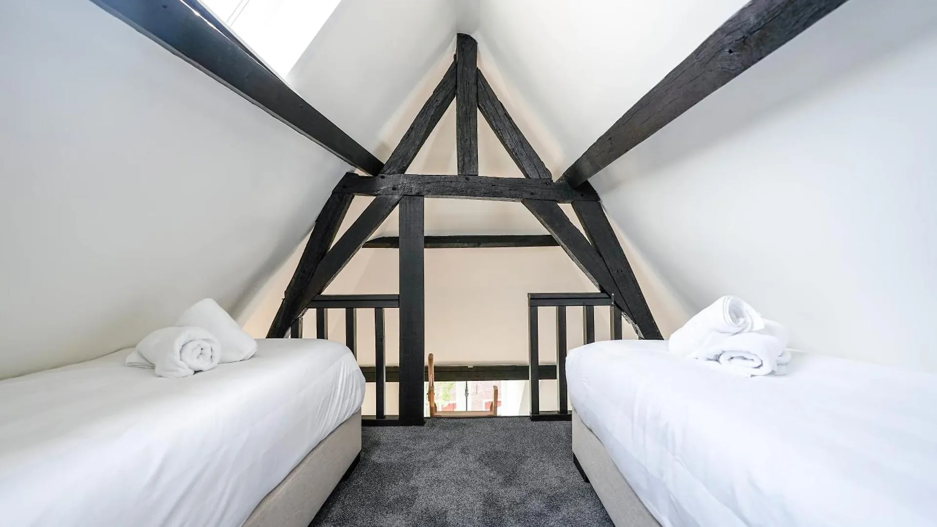 Beautiful Apartment With Loft 델프트